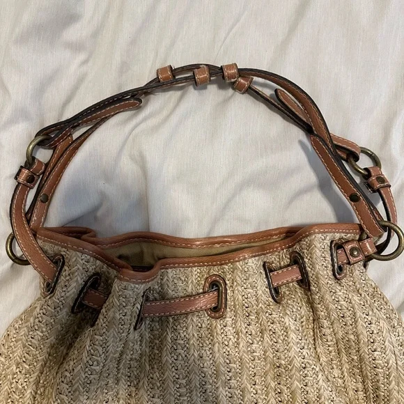 Stylish Tan Woven Fossil bag - Picture 2 of 8